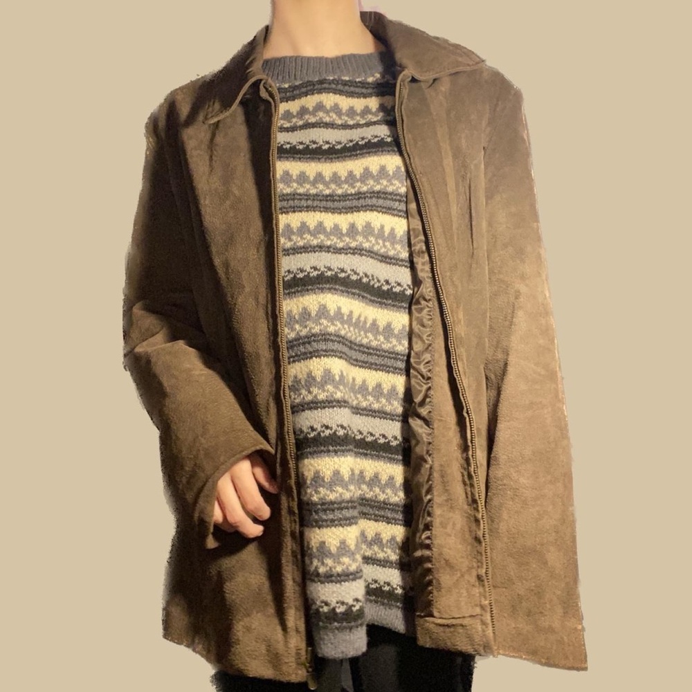 Selling a REAL leather relativity coat! 
Size Xl
No holes
